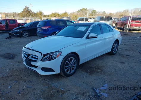 2016 Mercedes-Benz C 300 4Matic из США, поврежденный, VIN 55SWF4KB0GU099542